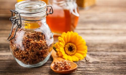 La propolis : Qu'est- ce que c'est, sa composition, ses différentes formes et son utilisation ?